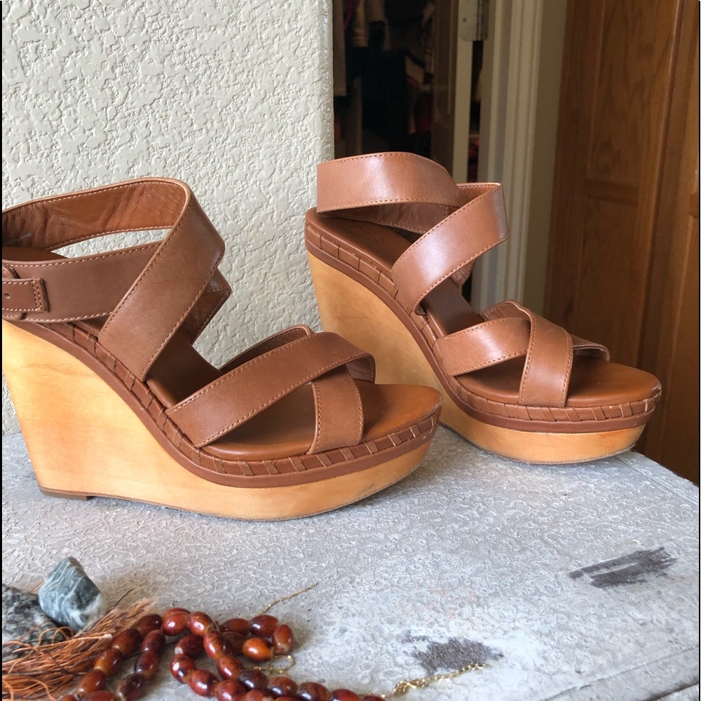 Vince Camuto Signature